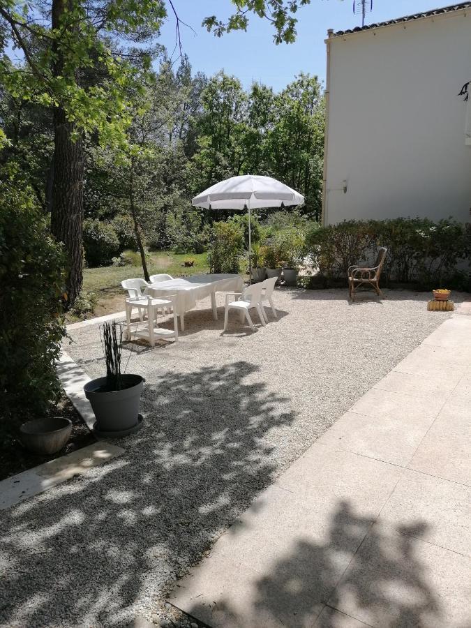 Le Clos Zinou Lambesc Exterior photo