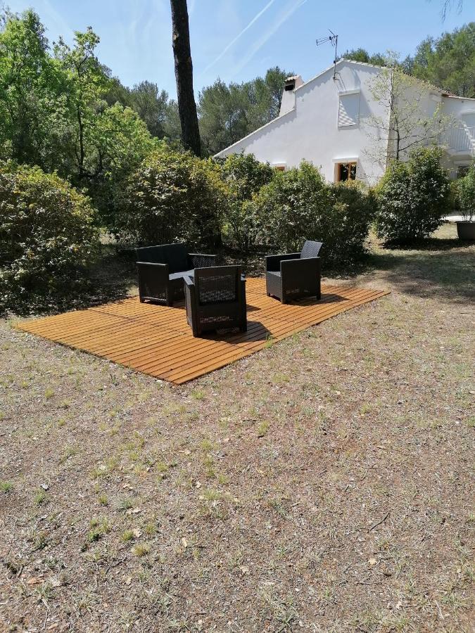 Le Clos Zinou Lambesc Exterior photo