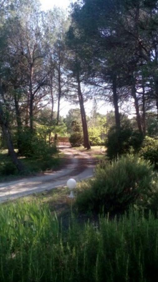 Le Clos Zinou Lambesc Exterior photo